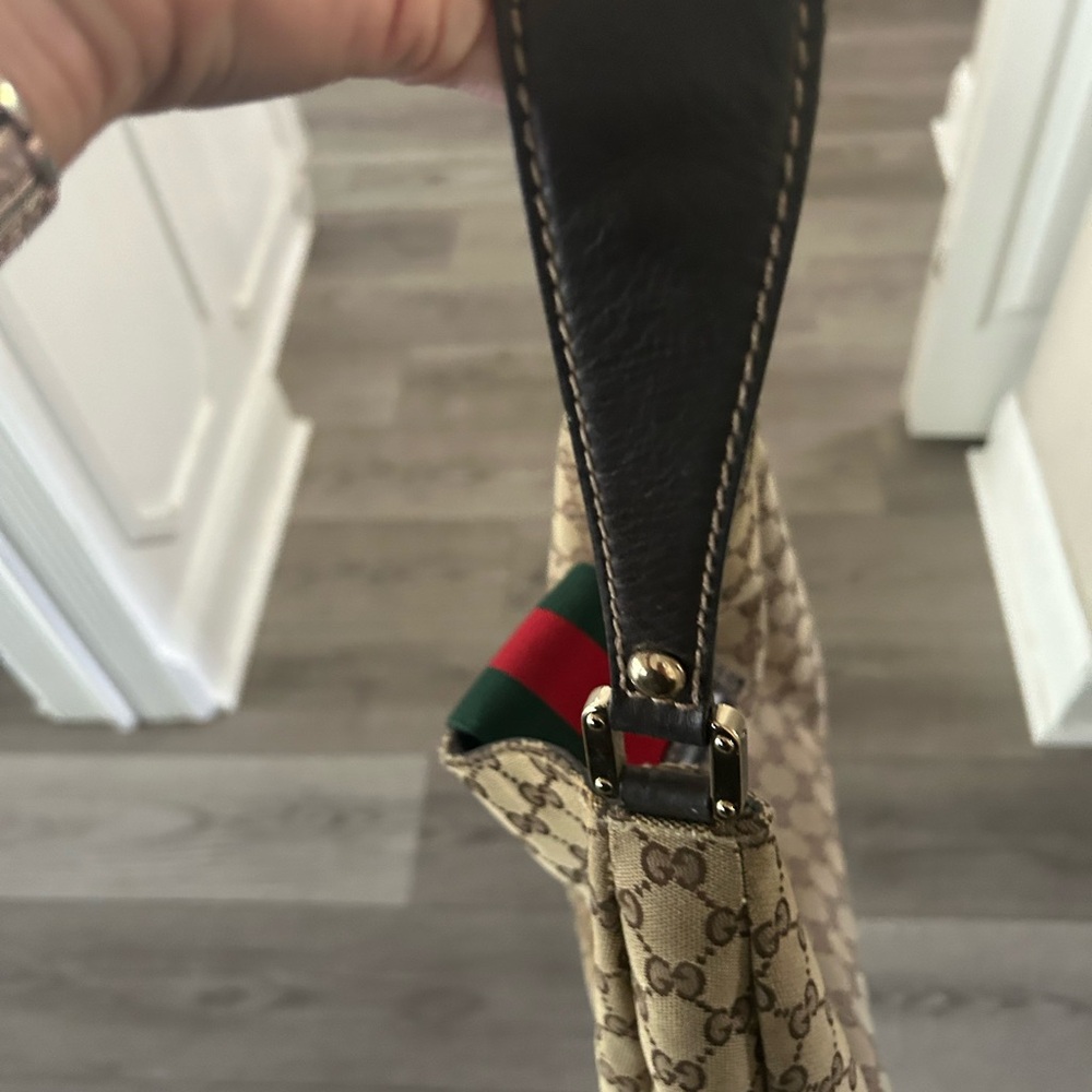 Gucci No Returns Great Condition - image 3